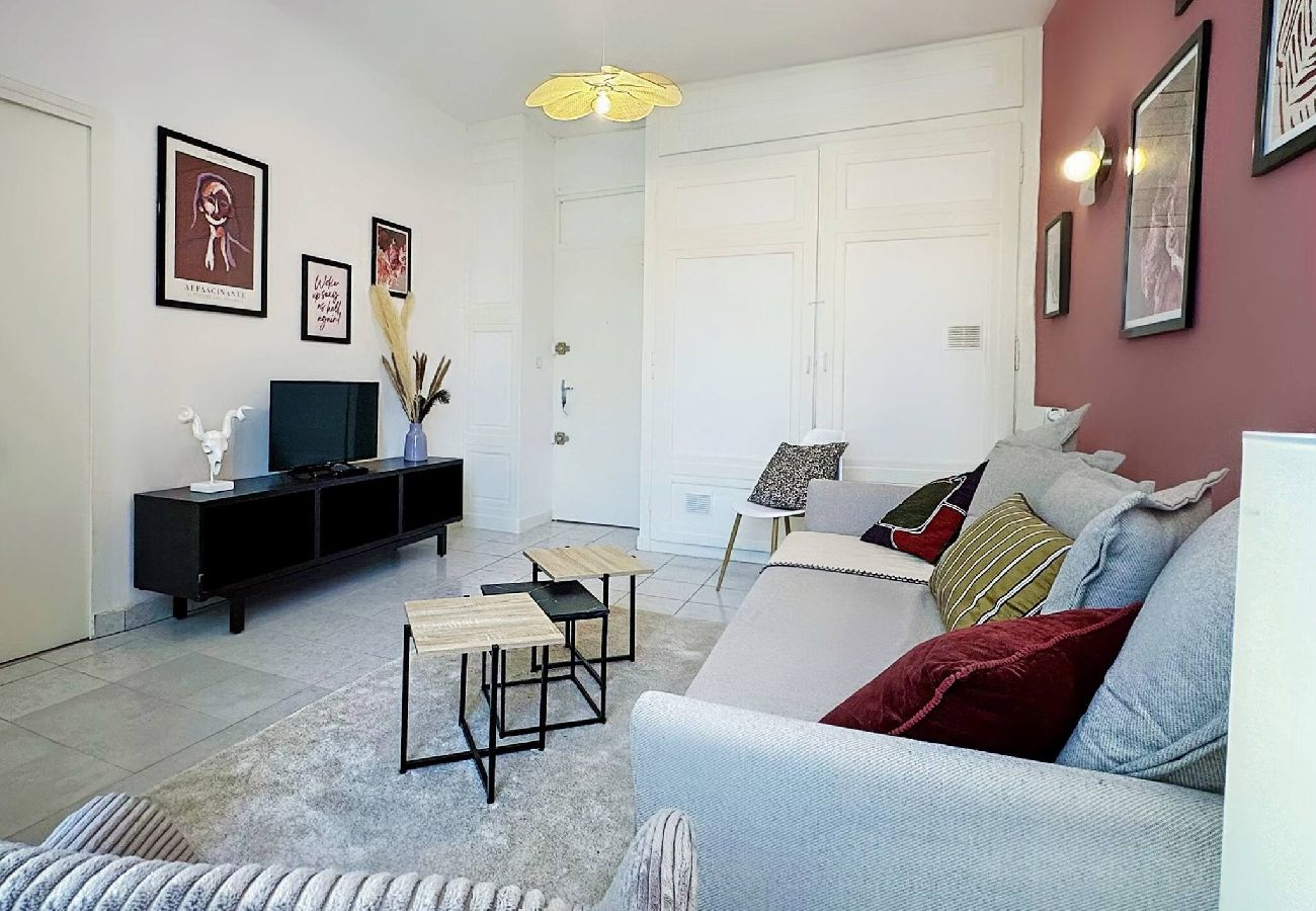 Appartement à Lyon - Z5 🟥 WUTAI