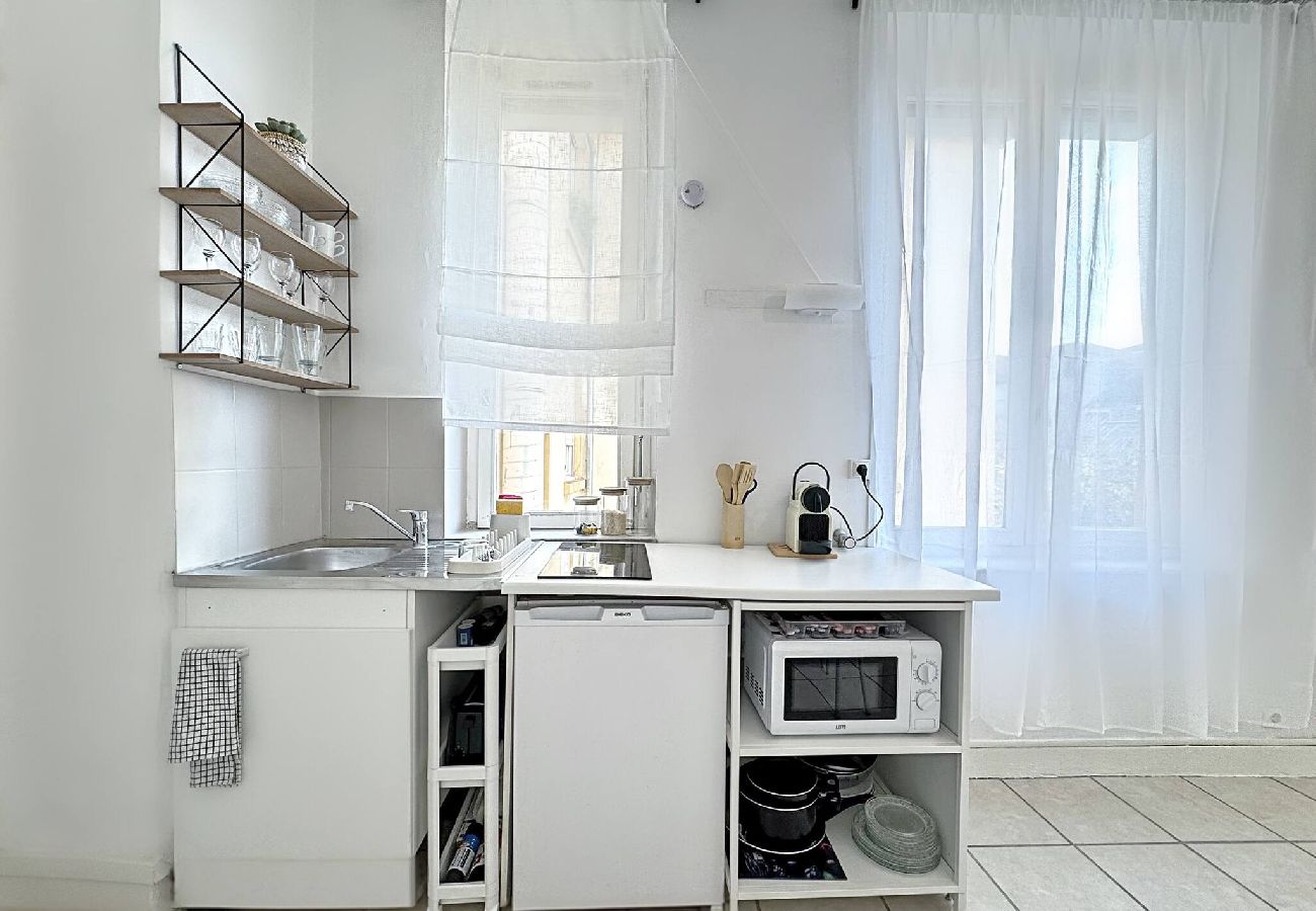Appartement à Lyon - Z5 🟥 WUTAI