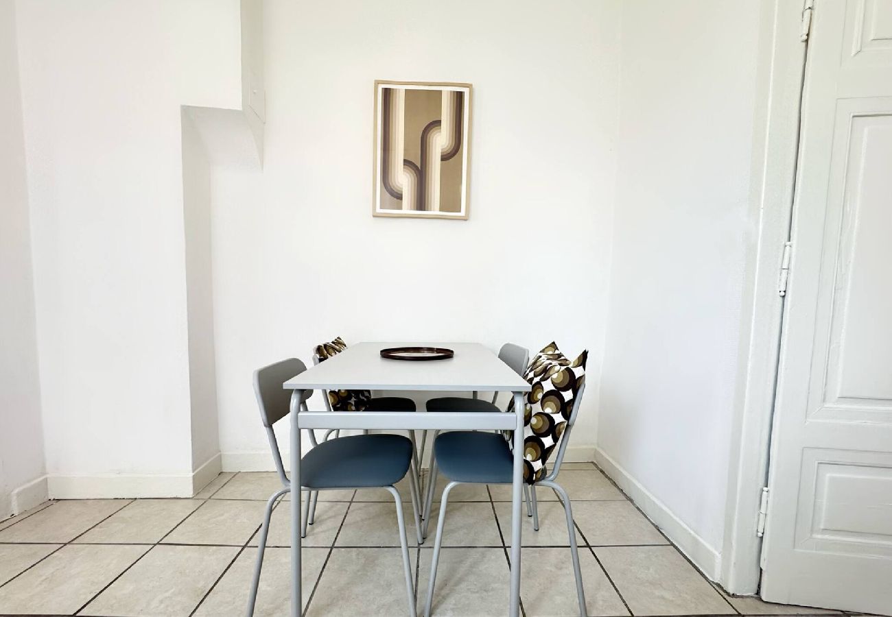Appartement à Lyon - Z5 🟥 WUTAI