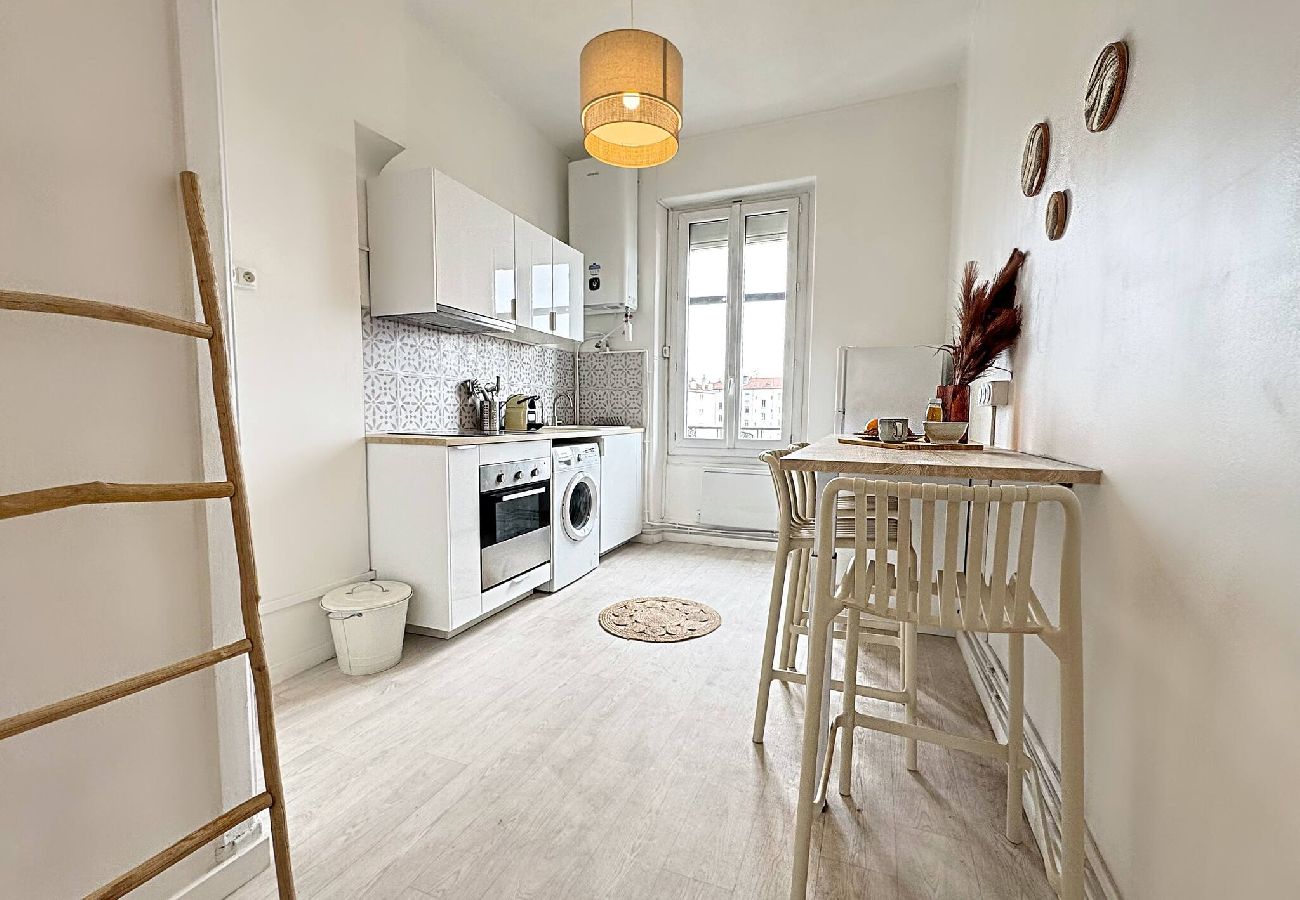 Appartement à Villeurbanne - Z3 🟦 FALSO