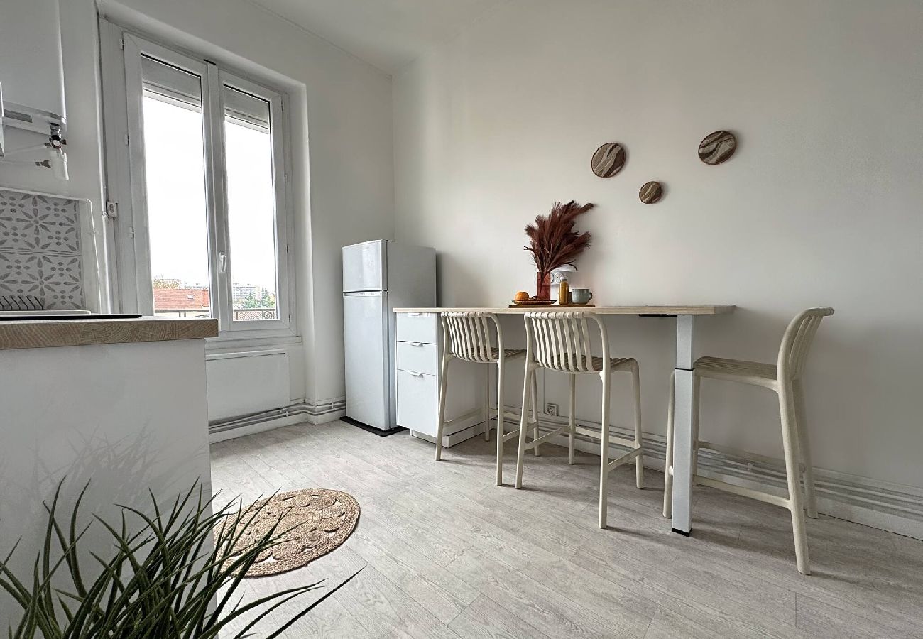 Appartement à Villeurbanne - Z3 🟦 FALSO