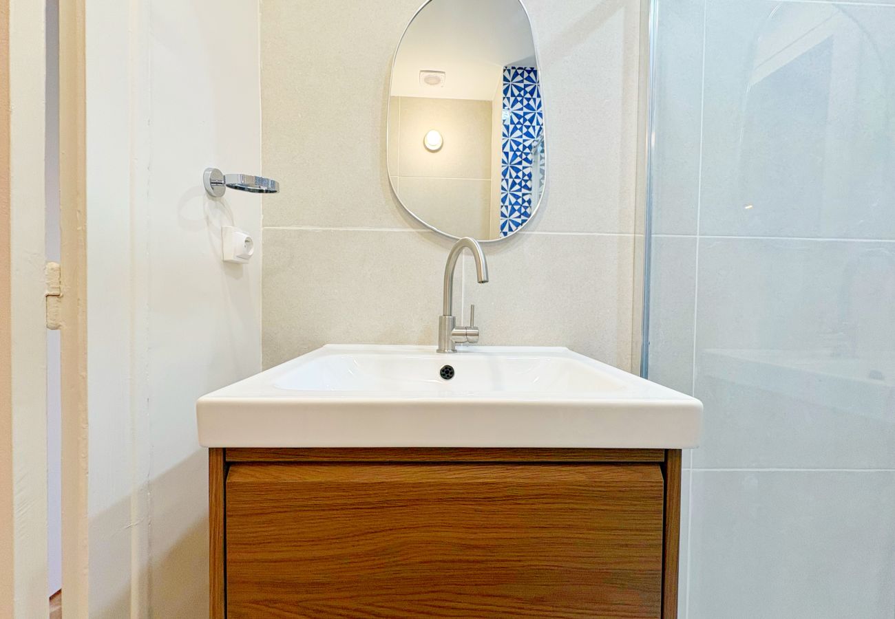 Appartement à Rhône - Z2 🟨 TROCADERO