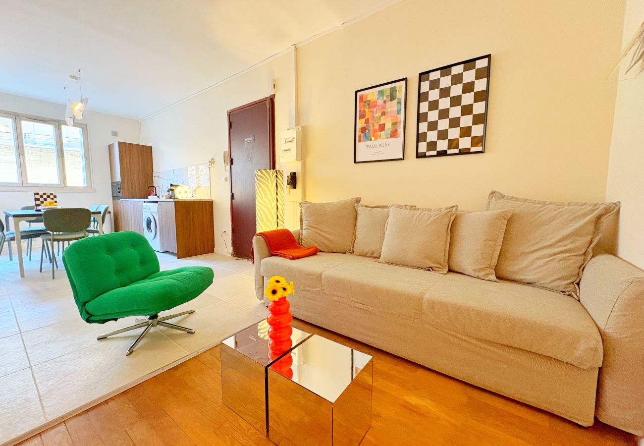 Appartement à Rhône - Z2 🟨 TROCADERO