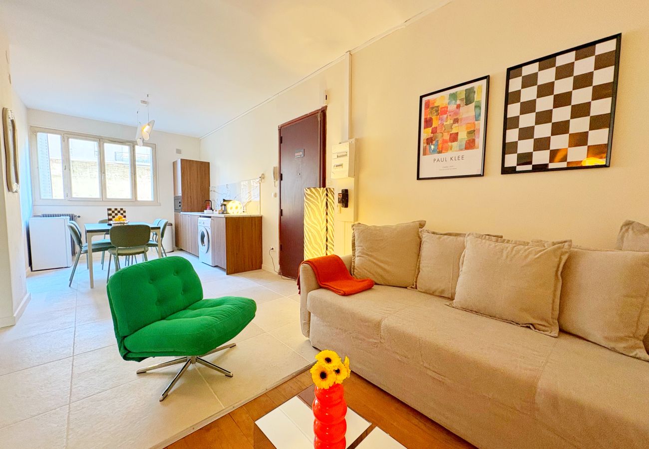 Appartement à Rhône - Z2 🟨 TROCADERO