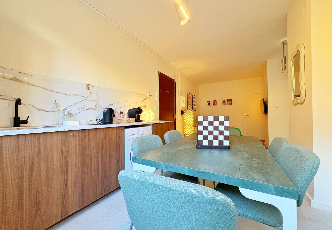 Appartement à Rhône - Z2 🟨 TROCADERO