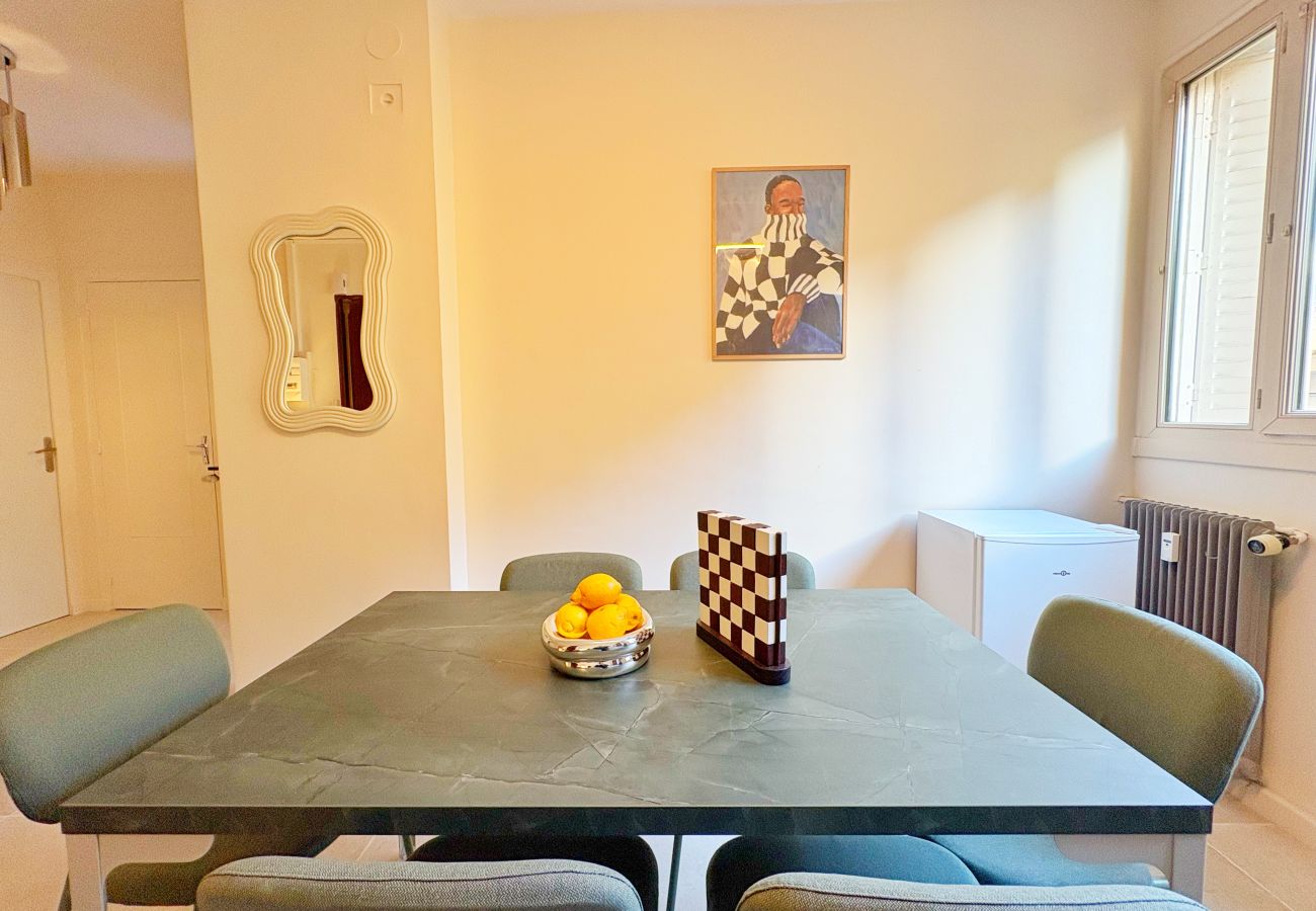 Appartement à Rhône - Z2 🟨 TROCADERO