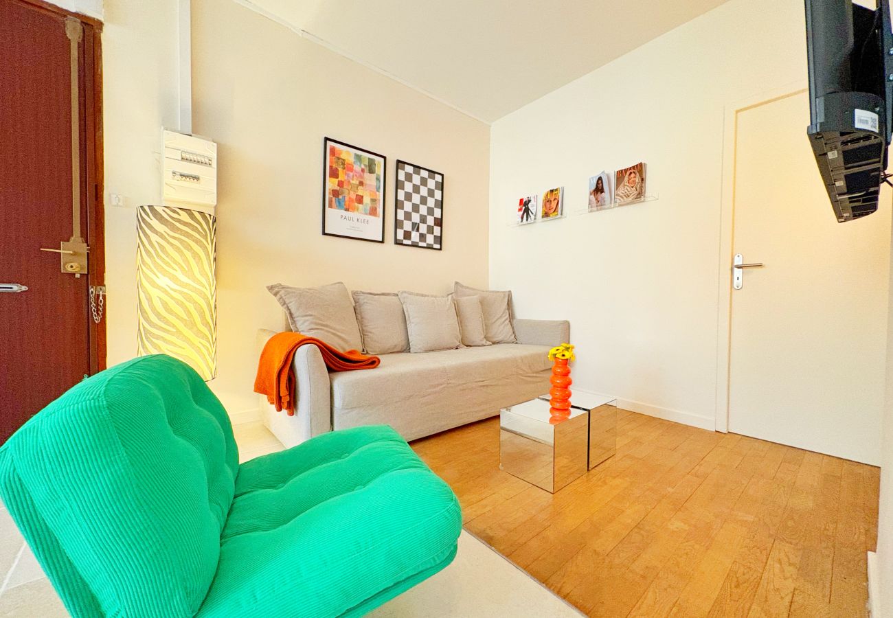 Appartement à Rhône - Z2 🟨 TROCADERO