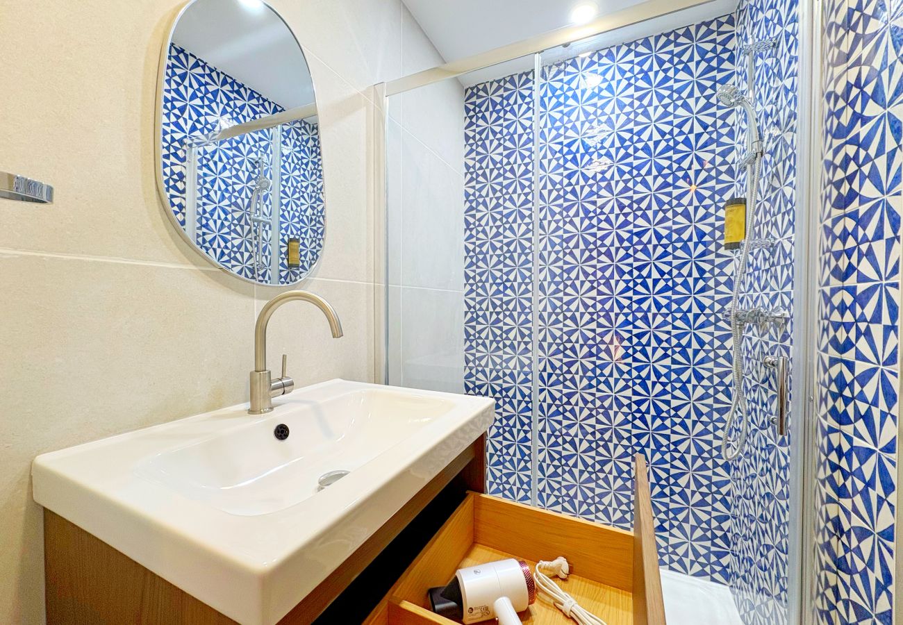 Appartement à Rhône - Z2 🟨 TROCADERO
