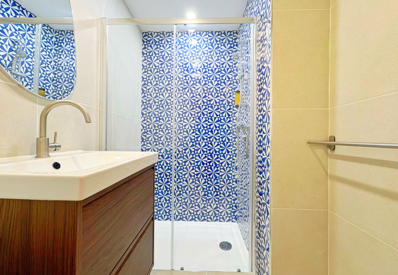 Appartement à Rhône - Z2 🟨 TROCADERO
