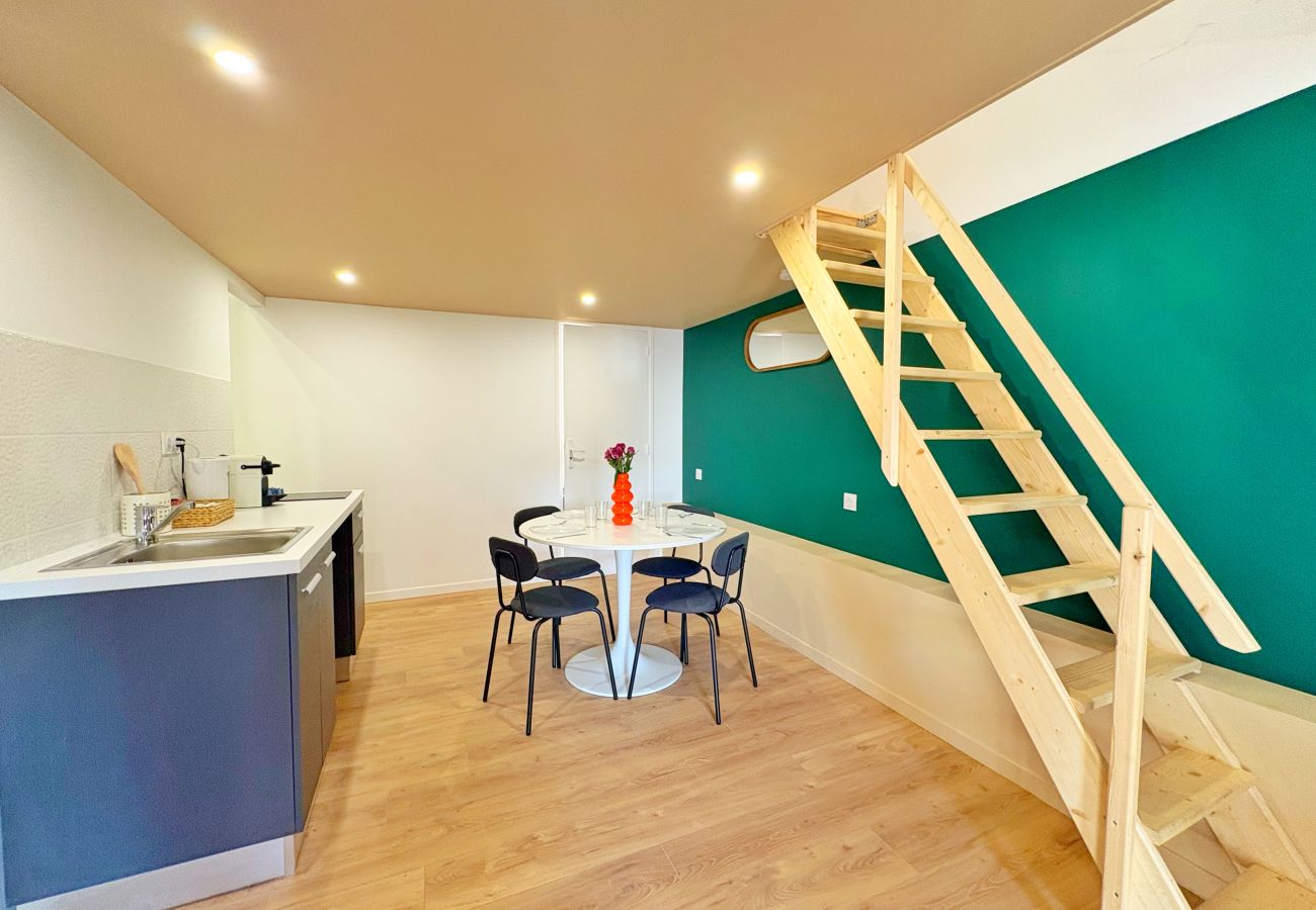 Appartement à Rhône - Z4 🟪 PAON
