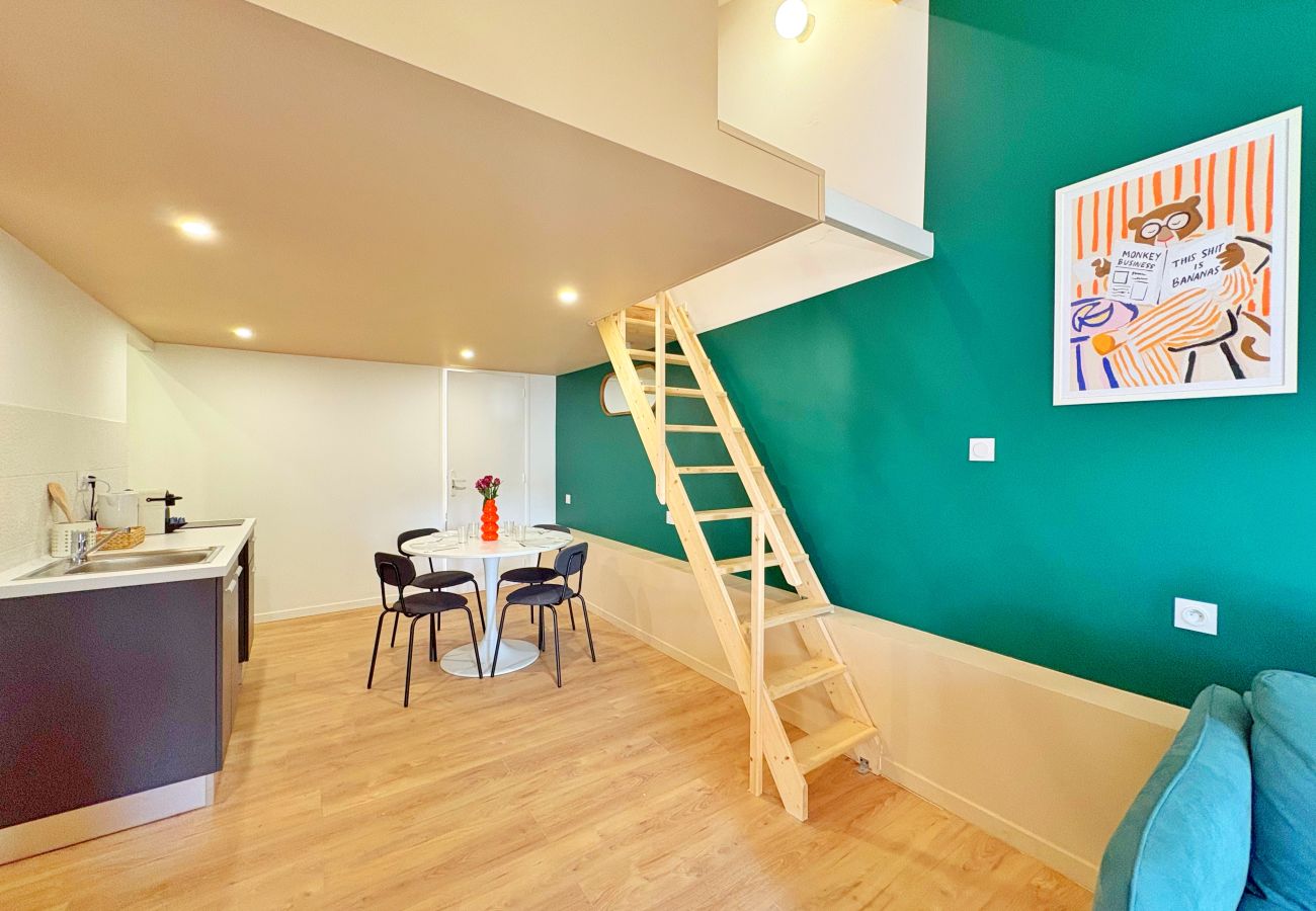 Appartement à Rhône - Z4 🟪 PAON
