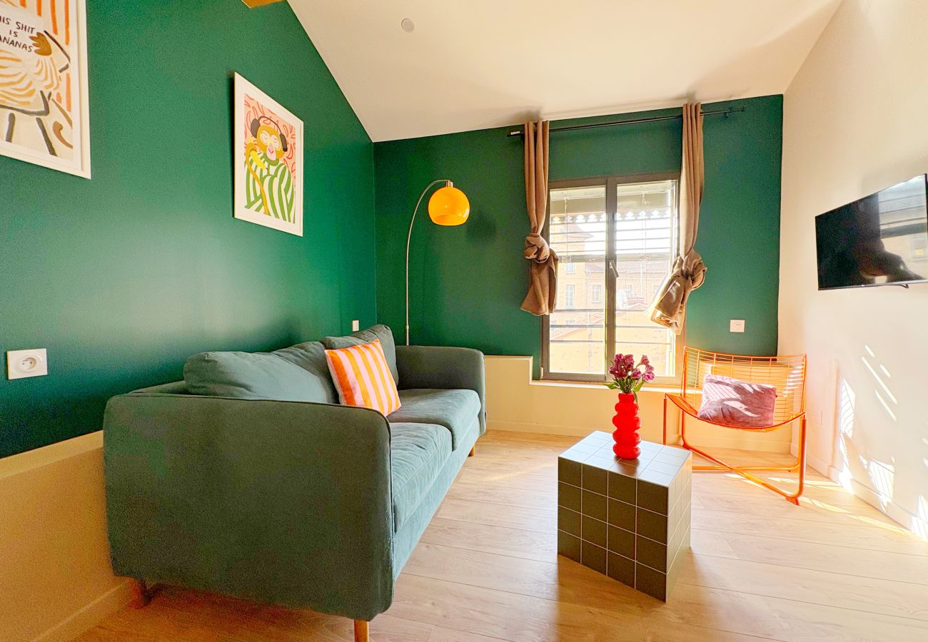 Appartement à Rhône - Z4 🟪 PAON