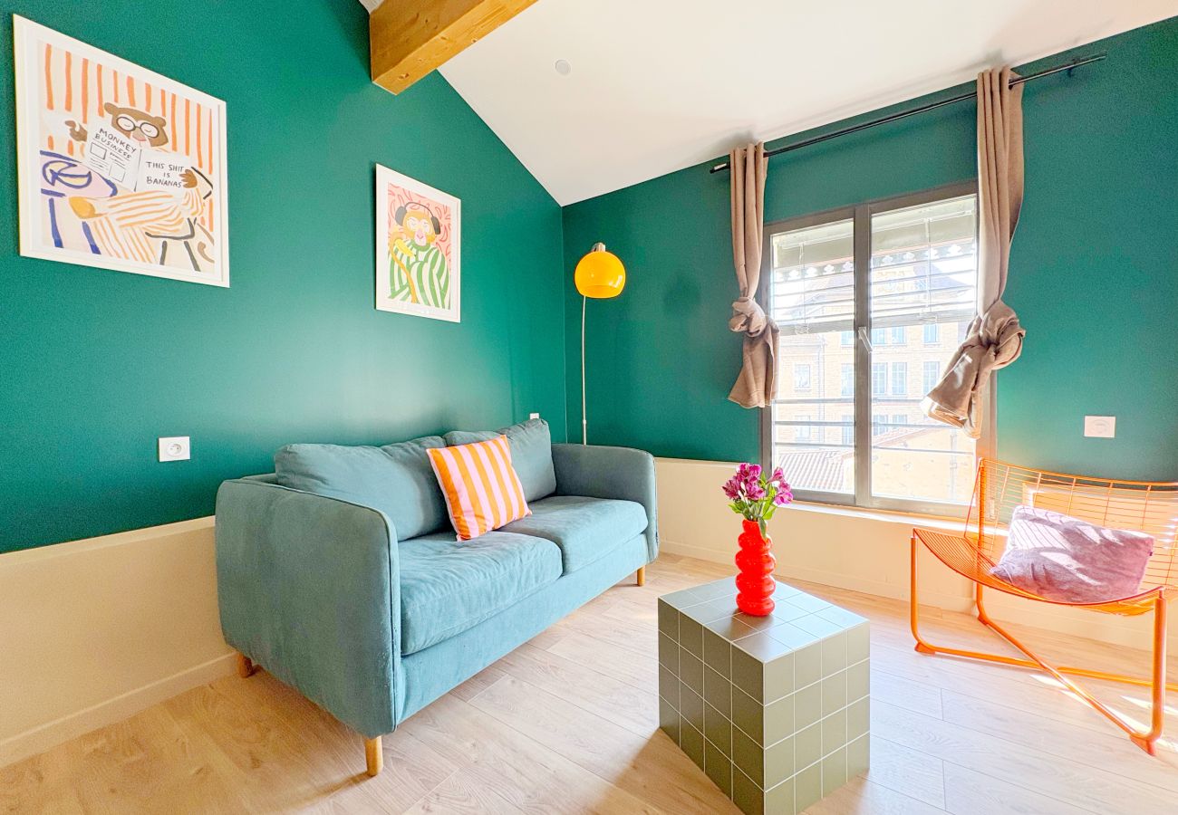 Appartement à Rhône - Z4 🟪 PAON