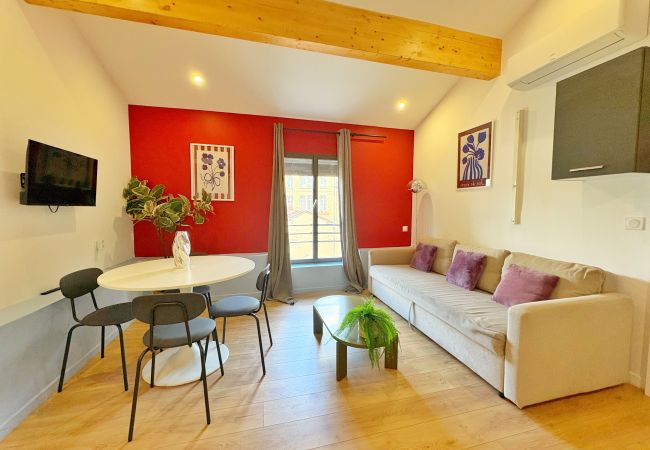 Appartement à Rhône - Z4 🟪 CARLOS