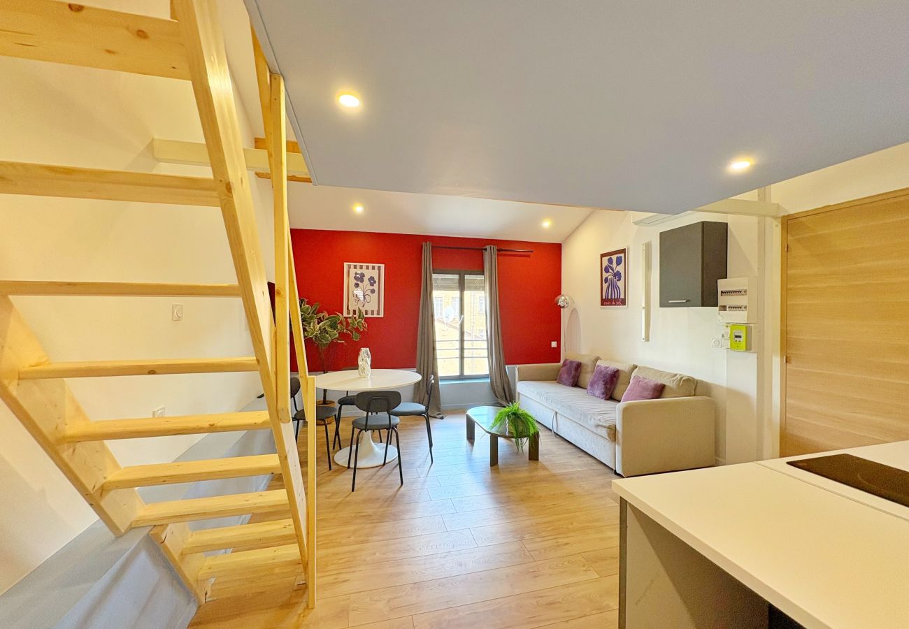 Appartement à Rhône - Z4 🟪 CARLOS
