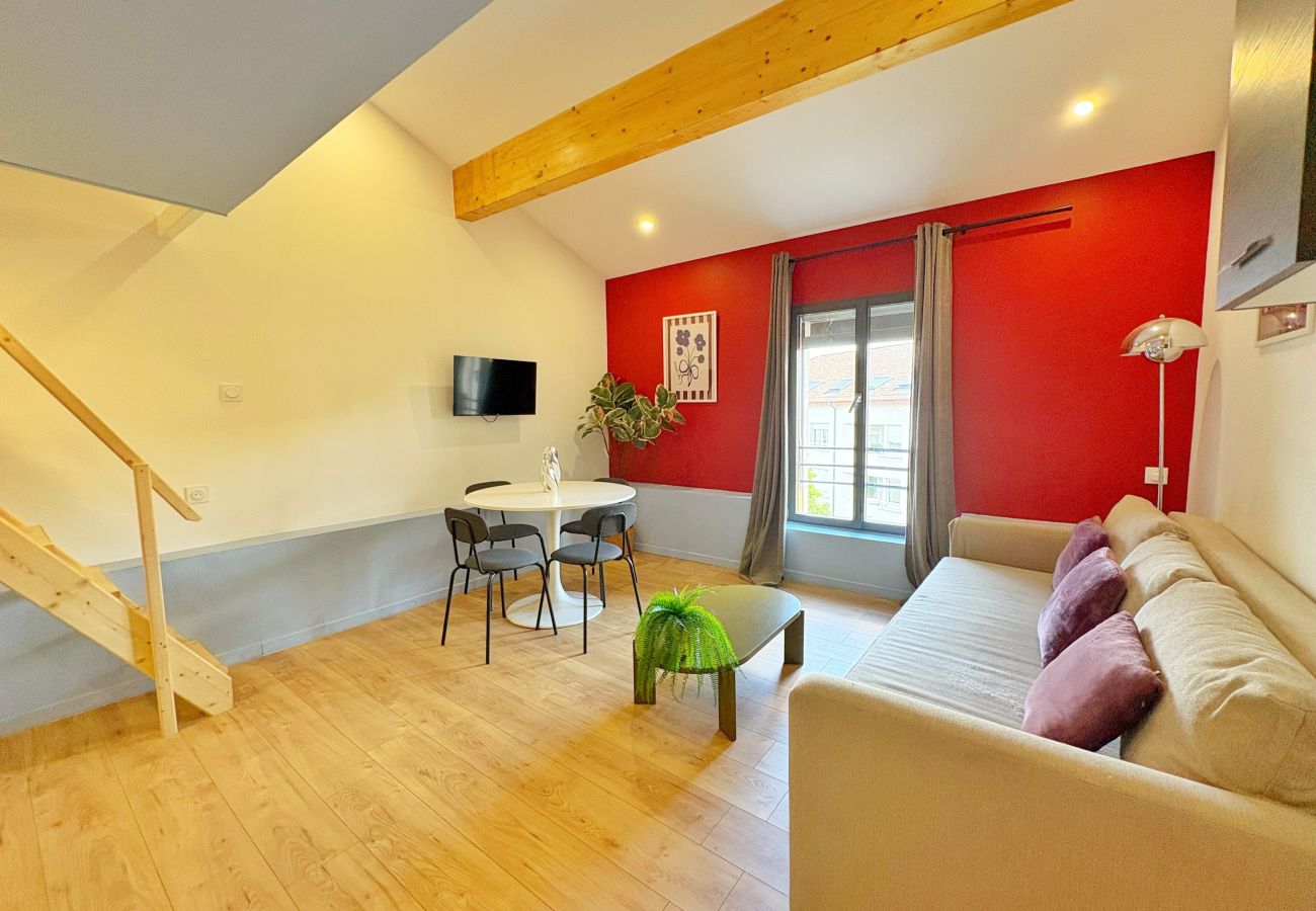 Appartement à Rhône - Z4 🟪 CARLOS