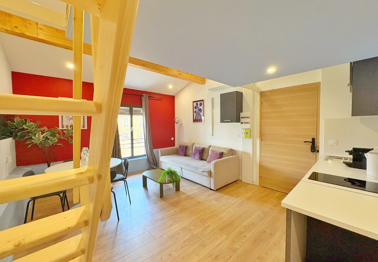 Appartement à Rhône - Z4 🟪 CARLOS