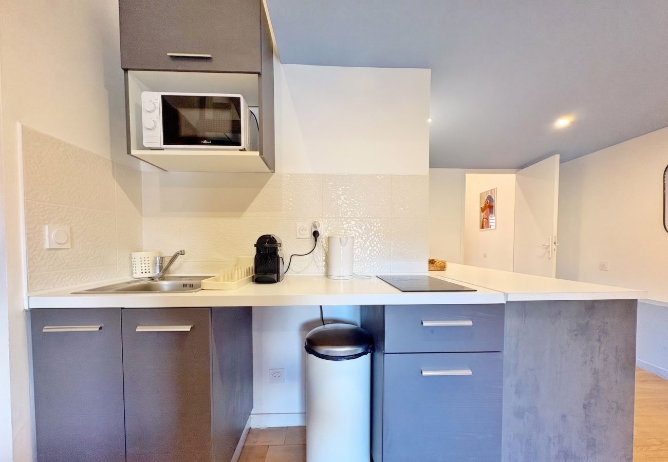 Appartement à Rhône - Z4 🟪 CARLOS