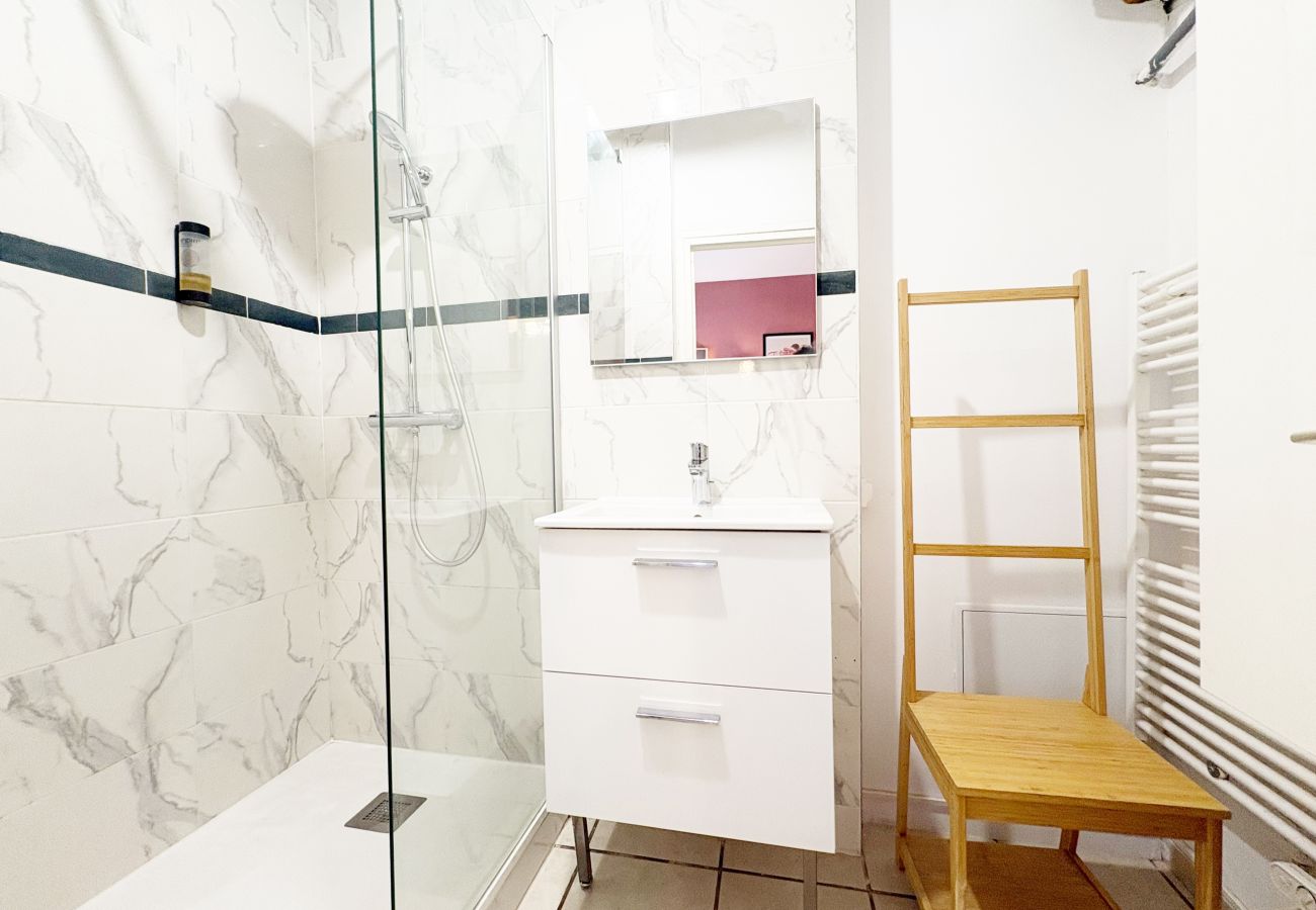 Appartement à Lyon - Z5 🟥 WUTAI