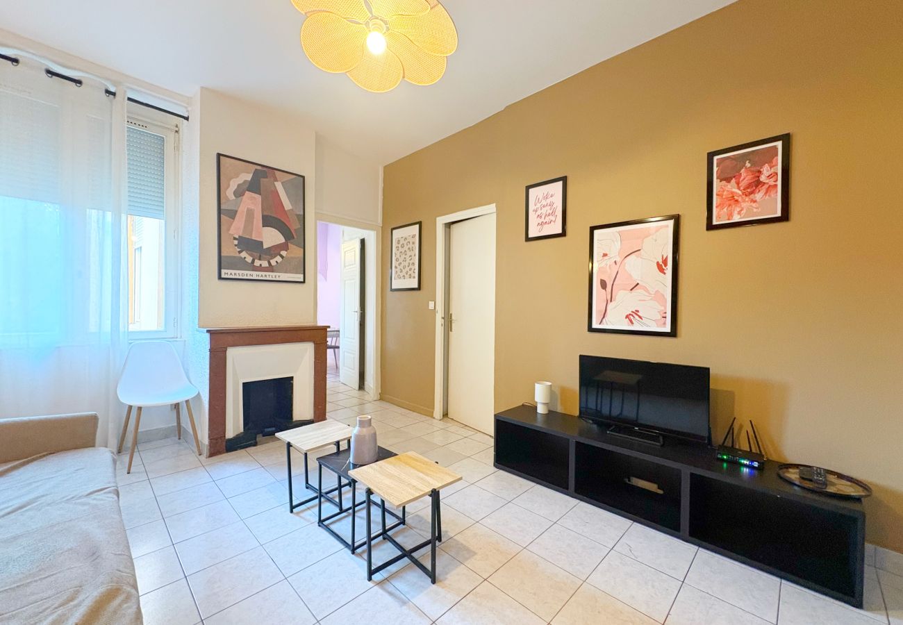 Appartement à Lyon - Z5 🟥 WUTAI